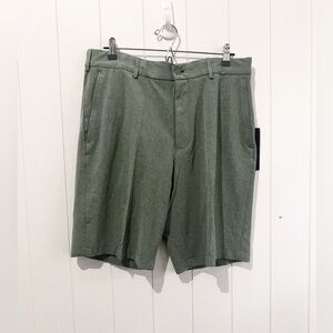 Walter Hagen  NWT Shorts Flat Front wrinkle resistant Size 35 green